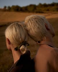 L'impasto di uovo, aceto e olio dona . Quando Applicare Gli Impacchi Per Capelli E A Cosa Servono