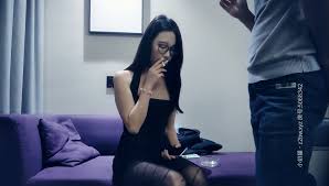 橫掃京都外圍圈『七天極品探花』邊爆操黑絲眼鏡妹邊給閨蜜打電話高潮內射