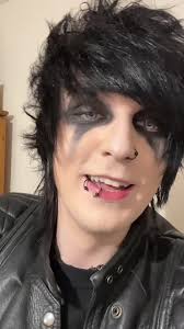 obviously not all bi women do this!!! most of yall are cool as heck  #biwomen #lgbtq #lgbtq🏳️‍🌈 #emo