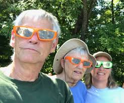 Eclipse viewing and alumni updates from Oberlin