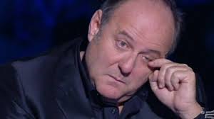Jun 27, 2021 · stasera in tv 27 giugno 2021: Brutto Incidente Per Gerry Scotti Il Conduttore Si Rompe Una Gamba