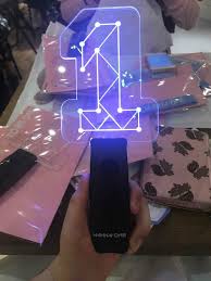 Wanna one (koreanisch 워너원) war eine elfköpfige südkoreanische boygroup die 2017 von ymc entertainment gegründet wurde. Wanna One Indonesia Fantaken 170807 Wanna One S Lighstick Via Realdefnik Facebook