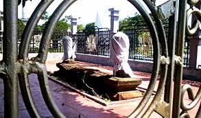 Bermaksud seseorang yang berpegang teguh pada adat. Kisah Meurah Pupok Biar Mati Anak Jangan Mati Adat The Patriots