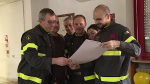 Calendario vigili del fuoco 2018. Dodici Mesi Con I Vigili Del Fuoco E Un Supplemento Di Generosita Cronaca Tgr Friuli Venezia Giulia