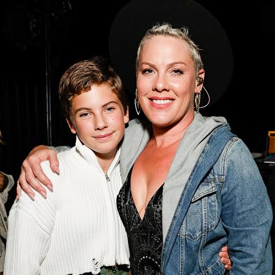 Pink, Daughter Willow's Duet With Hugh Jackman