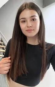 Nadia Sousa's Instagram, Twitter & Facebook