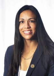 Julie Skinner's Instagram, Twitter & Facebook