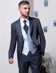 Il dress code più formale spesso pone dei limiti in termini di libertà per quanto riguarda. Abiti Da Cerimonia Uomo Abito Da Cerimonia Abiti Abiti Uomo