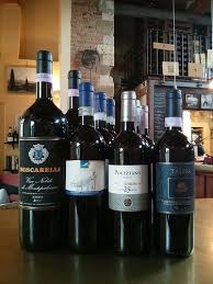 Riserva Di Vino Nobile Di Montepulciano Italian Wine Wine Wine Art