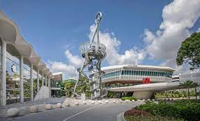 Anchored by nordstrom and bloomingdale's, the center is highlighted by a mix of over 300 luxury boutiques and shopper favorites, including apple, adidas, anthropologie, burberry, cartier, givenchy, gucci, h&m, louis vuitton, mcm, microsoft, sephora and zara. Das Beste Einkaufszentrum Bis Jetzt Aventura Mall Aventura Reisebewertungen Tripadvisor