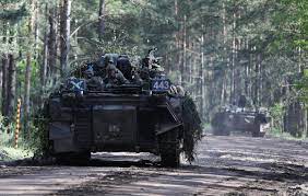 Sie alle unterstehen der verteidigungsministerin. Exzesse Bei Der Bundeswehr In Litauen Bundeswehr Will Soldaten Moglichst Entlassen Paar Hundert Schuss Munition Fehlen Augen Geradeaus