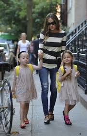 Sarah jessica parker has three kids with matthew broderick—james, and twins marion and tabitha. Sarah Jessica Parker Does The School Run With Her Girls