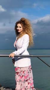Immerse yourself in the history of barbie by visting the barbie signature gallery at the official barbie website! Opitz Barbi Balatoni Interju Furodtunk Hajokaztunk Bicikliztunk Elveztuk A Jo Idot Likebalaton