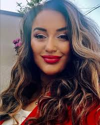 GALERIE FOTO: Nepoata lui Mircea Sandu ”a înmormântat doi logodnici”, iar  soțul a părăsit-o pentru altă femeie: ”E șocant”