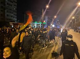 VIDEO și GALERIE FOTO: Proteste anti-restricții în Focșani; peste o mie de tineri, pe jos sau în mașini, au strigat Libertate! și Jos Guvernul! - Monitorul de Vrancea