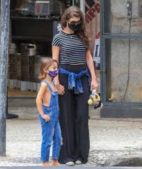 Aline cristine dorelli de magalhães e morais (born december 22, 1982 in sorocaba, brazil), professionally known as alinne moraes, is a brazilian … Alinne Moraes E Clicada Passeando Com O Filho No Rio De Janeiro E Estilo Do Pequeno Chama A Atencao Estrelando