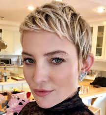 Kate Hudson Blonde Pixie Short Hair Model Really Short Hair Short Hair Styles