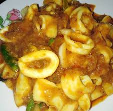Tumis bawang merah, halia dan bawang putih. Sotong Pedas Ala Thai Memang Sedap Tak Perlu Lauk Lain Dah