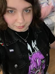 What bands does he look like he listens to