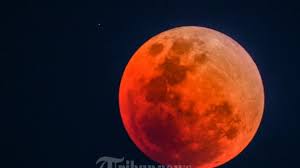 Hal ini wajar, mengingat fenomena gerhana bulan total atau super blood moon ini hanya terjadi siap 195 tahun sekali. Waktu Gerhana Bulan Total Di Surabaya Jawa Timur Hari Ini 26 Mei 2021 Dan Tata Cara Salat Sunnah Surya