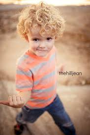 Coupe Garcon Petit Cheveux Blonds Boucles T Shirt Jean Enfant Little Boy Haircuts Little Boy Hairstyles Boys Haircuts