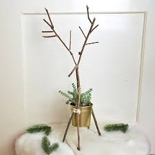 Diy Blumentopfhalter Als Hirsch Aus Zweigen Und Asten Basteln Mit Naturmaterialien Fur Den Herbst Und Basteln Mit Naturmaterialien Diy Sachen Naturmaterialien