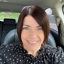 Jennifer Edinger's Instagram, Twitter & Facebook