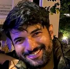 Can I get 50 kisses and hugs from my lovely ❤and amazing 😻fans if my movie  has ever made you happy!!💋