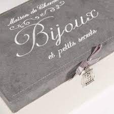 Grand boîte à bijoux possédant des compartiments amovibles. Boite A Bijoux Beige Et Grise Secrets Maisons Du Monde