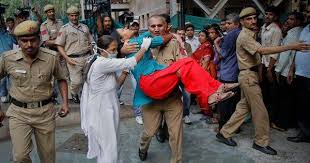 5 of the delhi high court, where a suspected briefcase bomb was planted. Deadly Explosion Strikes Courthouse In New Delhi The New York Times
