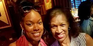 Woman Quit Career and Moved 900 Miles to Care for Mom With Dementia