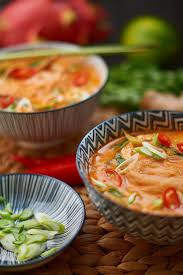 Rote Thai Curry Suppe Mit Hahnchen Und Pak Choi Rezept Thai Curry Suppe Curry Suppe Thai Curry