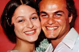 Saiba quem é a musa de Tieta que vende salgados após sucesso na TV