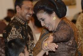 Diamanahkan menjadi menteri kelautan dan perikanan pada kabinet pemerintahan pak jokowi sejak 27 oktober 2014 membuat nama susi pudjiastuti kian naik daun. Dibawah Menteri Susi Kkp Dorong Peningkatan Pnpb Sektor Perikanan Republika Online