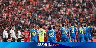 Persebaya vs persib full higlight piala presiden подробнее. Final Piala Menpora 2021 Persija Dan Persib Saling Libas Sejak 2017 Halaman All Kompas Com