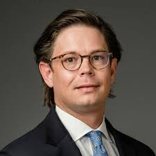 Philip Vann's Instagram, Twitter & Facebook