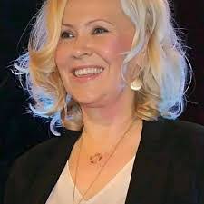 Lula Sampson's Instagram, Twitter & Facebook