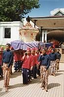 Tarung sarung wealthy and spoiled, a young man finds something to fight for when he falls in love with an environmental activist protesting his family's business. Sarong Wikipedia
