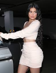 Jun 30, 2021 · kylie jenner took to instagram to share three new pics of herself rocking a stylish summer outfit that included a white crop top and baggy blue jeans with multiple pockets. Kylie Jenner S Mermaid Waves Are Here To Remind You It S Still Summer Vogue