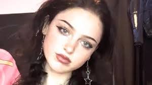 Mindy Cable's Instagram, Twitter & Facebook