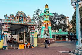Aku memutuskan untuk mengunjungi batu caves karena aku menginginkan kemudian aku berjalan di jembatan penghubung ke stasiun putra untuk membeli tiket ktm laluan saremban tujuan batu caves dengan. How To Get To Batu Caves From Kuala Lumpur A Complete Guide Daily Travel Pill
