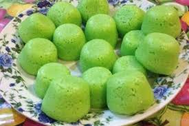 Di antaranya adalah apam kukus, apam balik, apam pisang, apam beras, apam berkuah, apam manis dan sebagainya. Resepi Apam Tepung Beras
