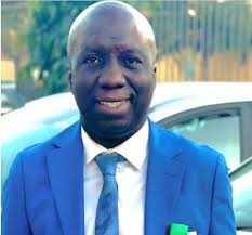 Décoration à la plus haute distinction de la République Babacar Diop élevé  au rang de chevalier de l'ordre national du lion