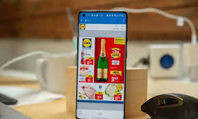 Basta scansionarla alla cassa ogni volta che effettui un acquisto per beneficiare di tutti gli sconti (coupon attivati) e prezzi speciali a te dedicati. Comment Utiliser Le Localisateur De Magasins Lidl Plus Quel Lidl Est Pres De Moi Informatique Mania