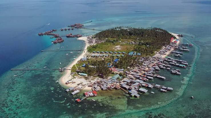 Pulau Mabul's iconic overwater stilt villages, do AI tạo