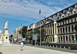 O parte a facultății este situată pe strada edgar quinet, în vechea aripă a palatului universității din bucurești alături de facultatea de litere, iar corpul central se află în vechea clădire de pe strada pitar moș. Admiterea 2020 La Universitatea Din BucureÈ™ti