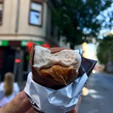 Admire the elegant neoclassical hall that holds the offices of the local government, located on the site of a former franciscan monastery. Cactus Gare De Luxembourg 1 Tipp Von 137 Besucher