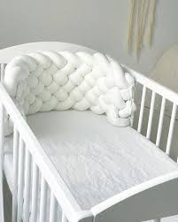 Bebeğinizin rahatı ve konforu için beşiğine eklemek istediğiniz şeyler arasında örgü bumper de denilen, örgü beşik koruyucu nasıl yapılır? Orgu Besik Koruyucu Yapimi 24 Mimuu Com