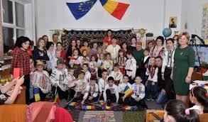 Activitățile din cadrul școlii sunt în permanență completate cu evenimente care extind universul copiilor și întăresc sentimentul de comunitate. Dorohoi News Dh News Stiri Dorohoi Botosani Micii RomanaÈ™i È™ezÄƒtoare TradiÈ›ionalÄƒ PrezentatÄƒ De Elevii Clasei I Step By Step De La È™coala Al I Cuza Dorohoi Foto Anunturi