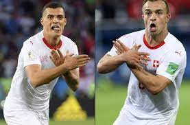 Keidi bare spielt einen pass nach vorne, aber die unparteiischen sehen berat djimsiti im abseits. Fussball Wm 2018 In Russland Torjubel Von Xhaka Und Shaqiri Sorgt Fur Wirbel Fussball Stuttgarter Nachrichten